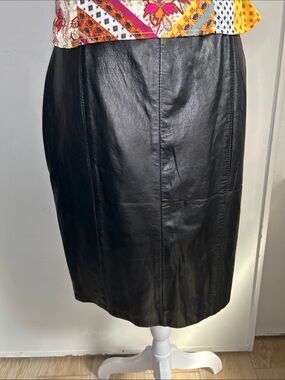 C.K. Vogue Vintage Classic Black Leather Pencil Skirt